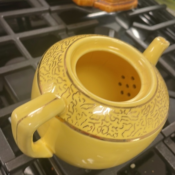 MCM Halls pottery teapot. Small chip on nose some fading on design. - Picture 7 of 7